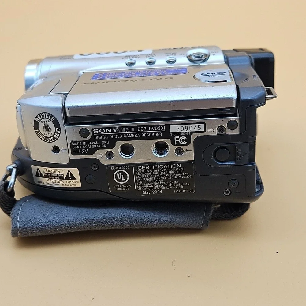 Sony‎ Handycam Digital Video Camera Recorder DCR-DVD201 UNTESTED AS IS FOR PARTS